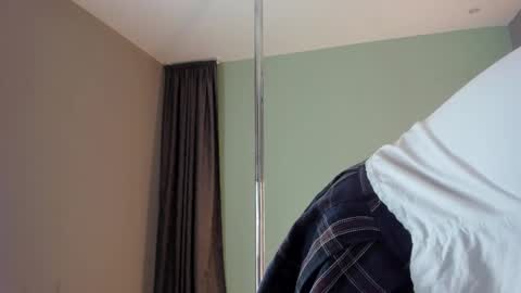 Snapshot of blue_sixx chatting on October 2, 2:24 pm blue_sixx online show from October 2, 2:24 pm