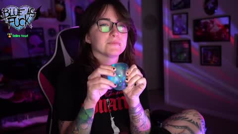 Blue online show from December 20, 1:25 am