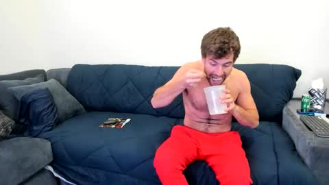 Snapshot of bluecollarhunk chatting on December 17, 7:47 am BlueCollarHunk online show from December 17, 7:47 am