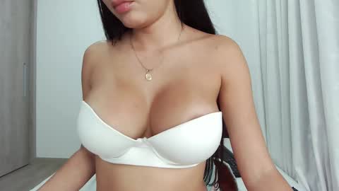 bluediamond_ online show from February 26, 9:21 am