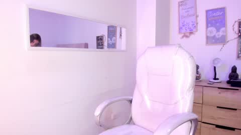 Snapshot of bluee_hazell chatting on February 8, 3:21 pm online show from February 8, 3:21 pm