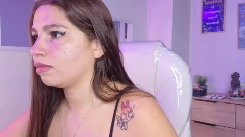 Snapshot of bluee_hazell chatting on October 3, 11:40 am online show from October 3, 11:40 am