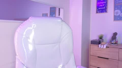 Snapshot of bluee_hazell chatting on October 18, 10:27 am online show from October 18, 10:27 am