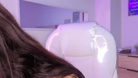 Snapshot of bluee_hazell chatting on November 6, 11:33 am online show from November 6, 11:33 am