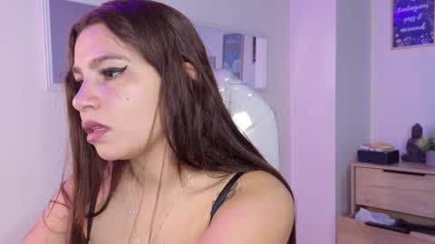 Snapshot of bluee_hazell chatting on November 19, 11:43 am online show from November 19, 11:43 am