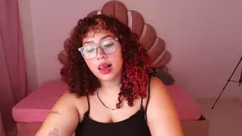 Snapshot of blueevelvet chatting on September 17, 10:33 pm Bluee online show from September 17, 10:33 pm