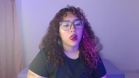 Snapshot of blueevelvet chatting on September 26, 7:51 pm Bluee online show from September 26, 7:51 pm