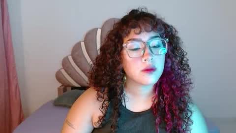 Snapshot of blueevelvet chatting on September 29, 2:16 am Bluee online show from September 29, 2:16 am