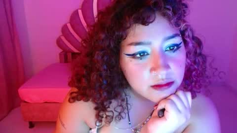 Snapshot of blueevelvet chatting on October 21, 11:27 pm Bluee online show from October 21, 11:27 pm