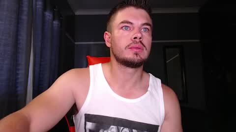 blueeyeboy0 online show from December 7, 4:31 am