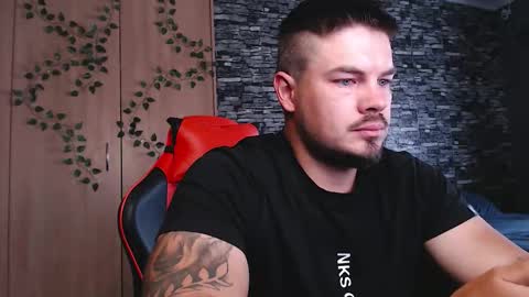 blueeyeboy0 online show from November 10, 11:53 am