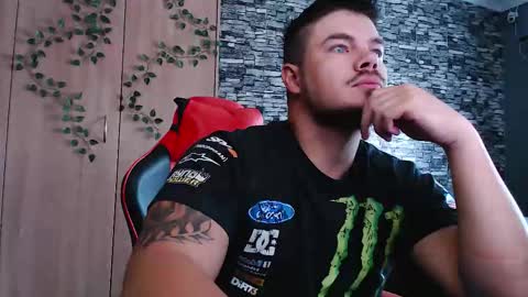 blueeyeboy0 online show from November 17, 6:41 am