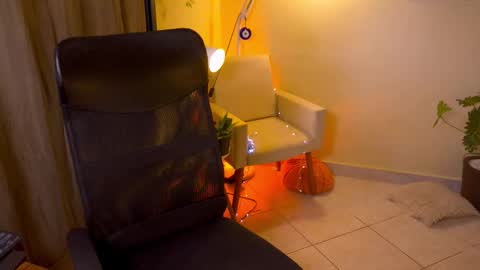 FLORAA online show from October 9, 3:32 pm