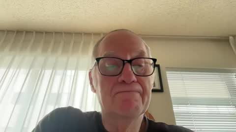 Snapshot of blueyedudeseattle chatting on October 1, 4:46 pm Blueyedudeseattle online show from October 1, 4:46 pm