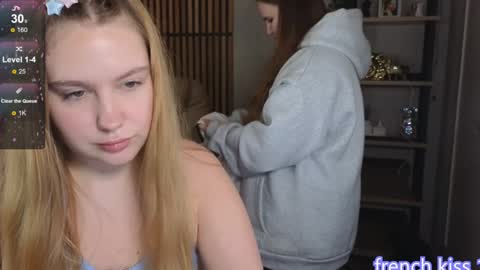 Ellie3 online show from December 15, 3:20 pm