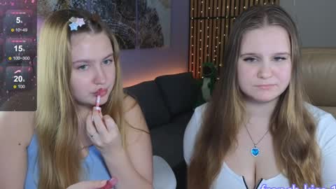 Ellie3 online show from December 15, 6:26 pm