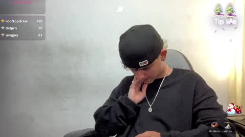 Snapshot of bob_pettersonn chatting on December 8, 9:41 pm Bob INDEPENDENT MODEL online show from December 8, 9:41 pm