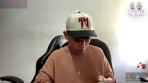 Snapshot of bob_pettersonn chatting on December 10, 8:38 pm Bob INDEPENDENT MODEL online show from December 10, 8:38 pm