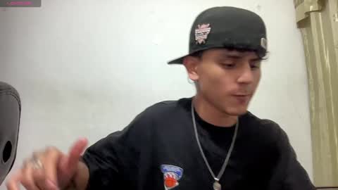 Snapshot of bob_pettersonn chatting on December 15, 12:51 am Bob INDEPENDENT MODEL online show from December 15, 12:51 am