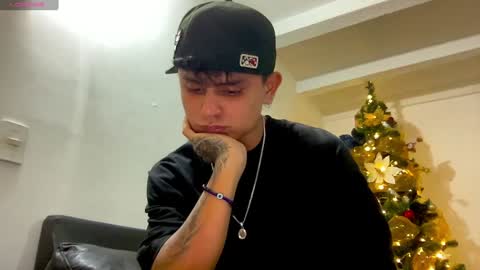 Snapshot of bob_pettersonn chatting on December 21, 1:36 am Bob INDEPENDENT MODEL online show from December 21, 1:36 am