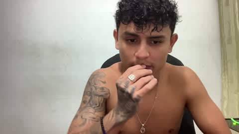 Snapshot of bob_pettersonn chatting on December 22, 2:39 am Bob INDEPENDENT MODEL online show from December 22, 2:39 am