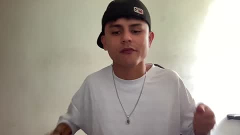 Snapshot of bob_pettersonn chatting on December 27, 8:18 pm Bob INDEPENDENT MODEL online show from December 27, 8:18 pm