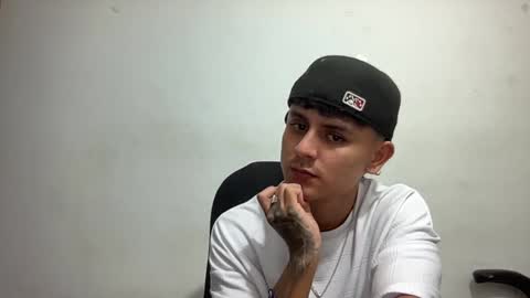 Snapshot of bob_pettersonn chatting on December 27, 11:21 pm Bob INDEPENDENT MODEL online show from December 27, 11:21 pm