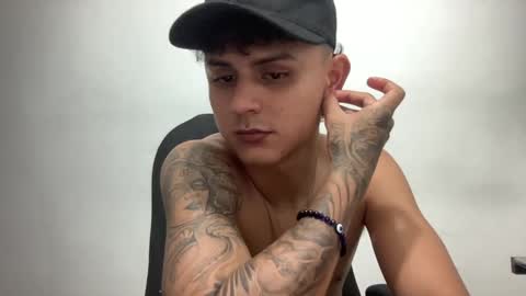 Snapshot of bob_pettersonn chatting on February 19, 3:39 am Bob INDEPENDENT MODEL online show from February 19, 3:39 am