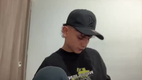 Snapshot of bob_pettersonn chatting on February 19, 9:47 pm Bob INDEPENDENT MODEL online show from February 19, 9:47 pm