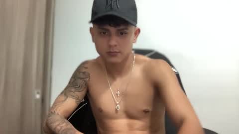 Snapshot of bob_pettersonn chatting on February 20, 1:46 am Bob INDEPENDENT MODEL online show from February 20, 1:46 am