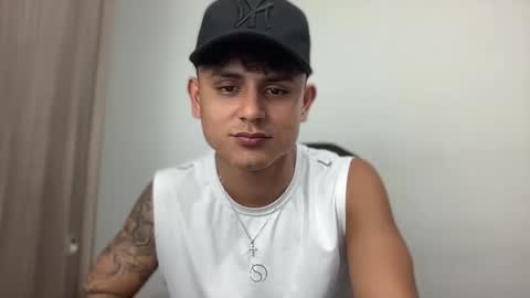 Snapshot of bob_pettersonn chatting on February 22, 11:13 pm Bob INDEPENDENT MODEL online show from February 22, 11:13 pm