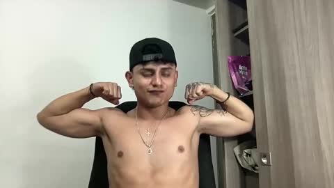 Snapshot of bob_pettersonn chatting on February 28, 9:25 am Bob INDEPENDENT MODEL online show from February 28, 9:25 am