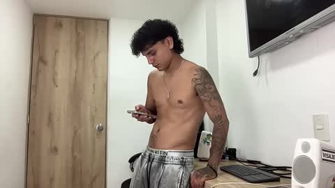 Snapshot of bob_pettersonn chatting on September 9, 2:44 am Bob INDEPENDENT MODEL online show from September 9, 2:44 am