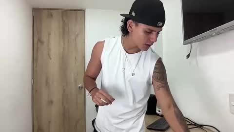 Snapshot of bob_pettersonn chatting on September 11, 2:00 am Bob INDEPENDENT MODEL online show from September 11, 2:00 am