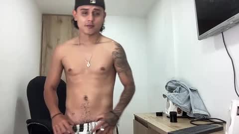 Snapshot of bob_pettersonn chatting on September 14, 4:44 am Bob INDEPENDENT MODEL online show from September 14, 4:44 am