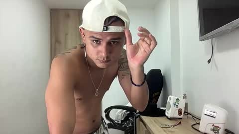 Snapshot of bob_pettersonn chatting on September 20, 3:07 am Bob INDEPENDENT MODEL online show from September 20, 3:07 am