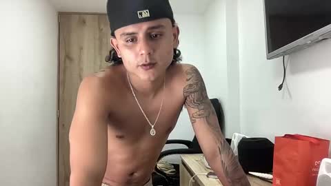 Snapshot of bob_pettersonn chatting on September 28, 6:30 am Bob INDEPENDENT MODEL online show from September 28, 6:30 am