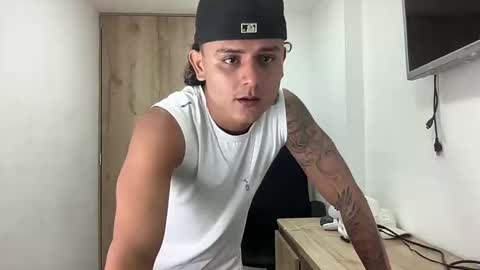 Snapshot of bob_pettersonn chatting on September 30, 4:50 am Bob INDEPENDENT MODEL online show from September 30, 4:50 am