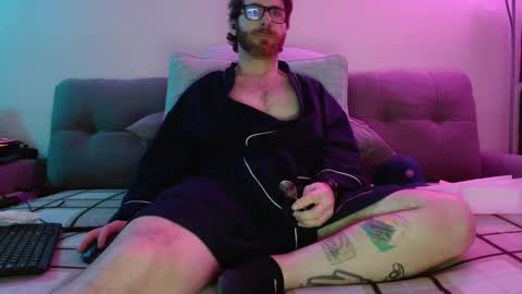 Snapshot of bobbyenglish69 chatting on February 12, 10:46 am Bobby English online show from February 12, 10:46 am