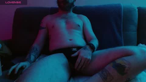 Snapshot of bobbyenglish69 chatting on September 30, 6:18 am Bobby English online show from September 30, 6:18 am