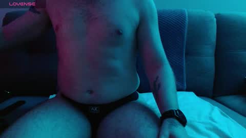 Snapshot of bobbyenglish69 chatting on October 6, 6:33 am Bobby English online show from October 6, 6:33 am