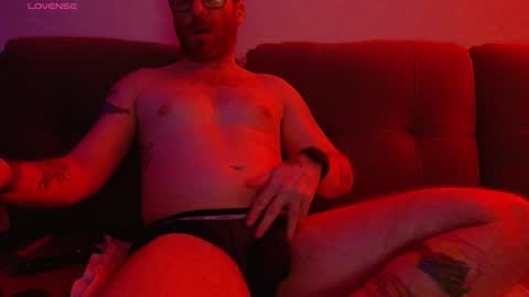 Snapshot of bobbyenglish69 chatting on November 2, 8:28 am Bobby English online show from November 2, 8:28 am