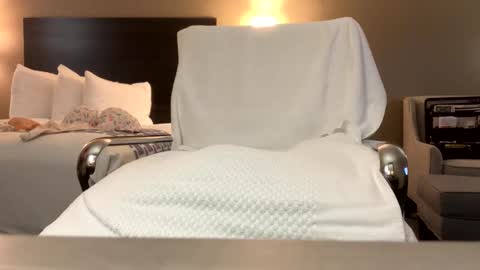 Snapshot of bobbyjune66 chatting on December 14, 8:56 am bobbyjune66 online show from December 14, 8:56 am