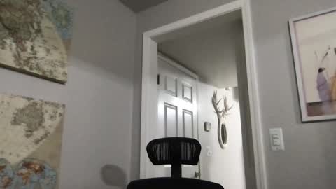 Snapshot of bobbylightfoot3 chatting on December 8, 6:11 am bobbylightfoot3 online show from December 8, 6:11 am