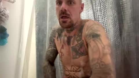 Snapshot of bodyart85_19 chatting on December 5, 1:36 am Bodyart85 19 online show from December 5, 1:36 am