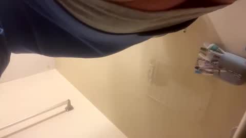 Snapshot of bodyart85_19 chatting on November 18, 10:41 am Bodyart85 19 online show from November 18, 10:41 am