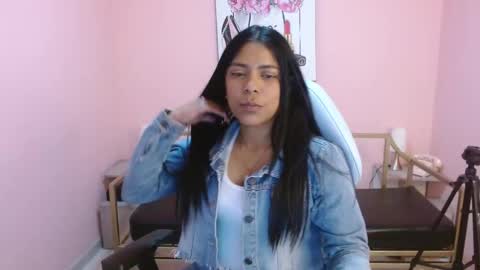 Snapshot of bombom_brown_ chatting on December 20, 8:05 pm bombom_brown_ online show from December 20, 8:05 pm