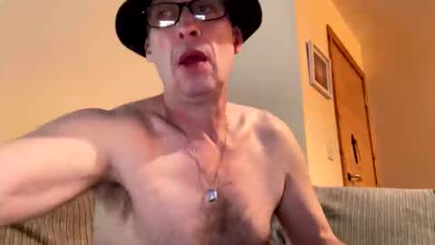 Snapshot of bon45433 chatting on December 22, 1:46 am bon45433 online show from December 22, 1:46 am