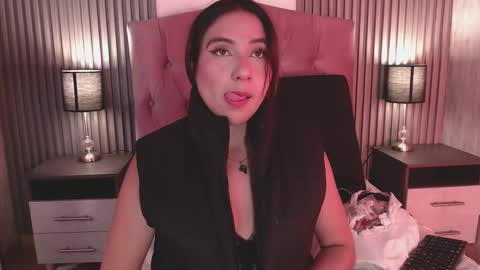 bonnali_lune online show from October 7, 10:29 pm