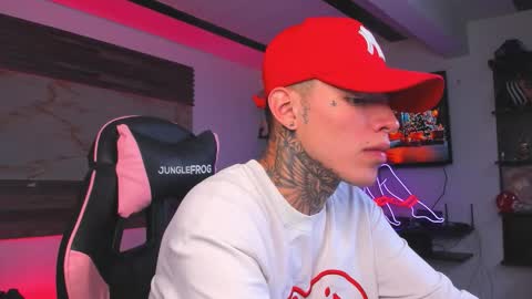 Snapshot of bonnie_bu chatting on November 24, 7:46 pm becky online show from November 24, 7:46 pm